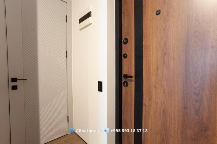 იყიდება 2 ოთახიანი ბინა ბათუმში